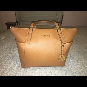 Michael Kors Large Jet Set Top-Zip Saffiano Tote